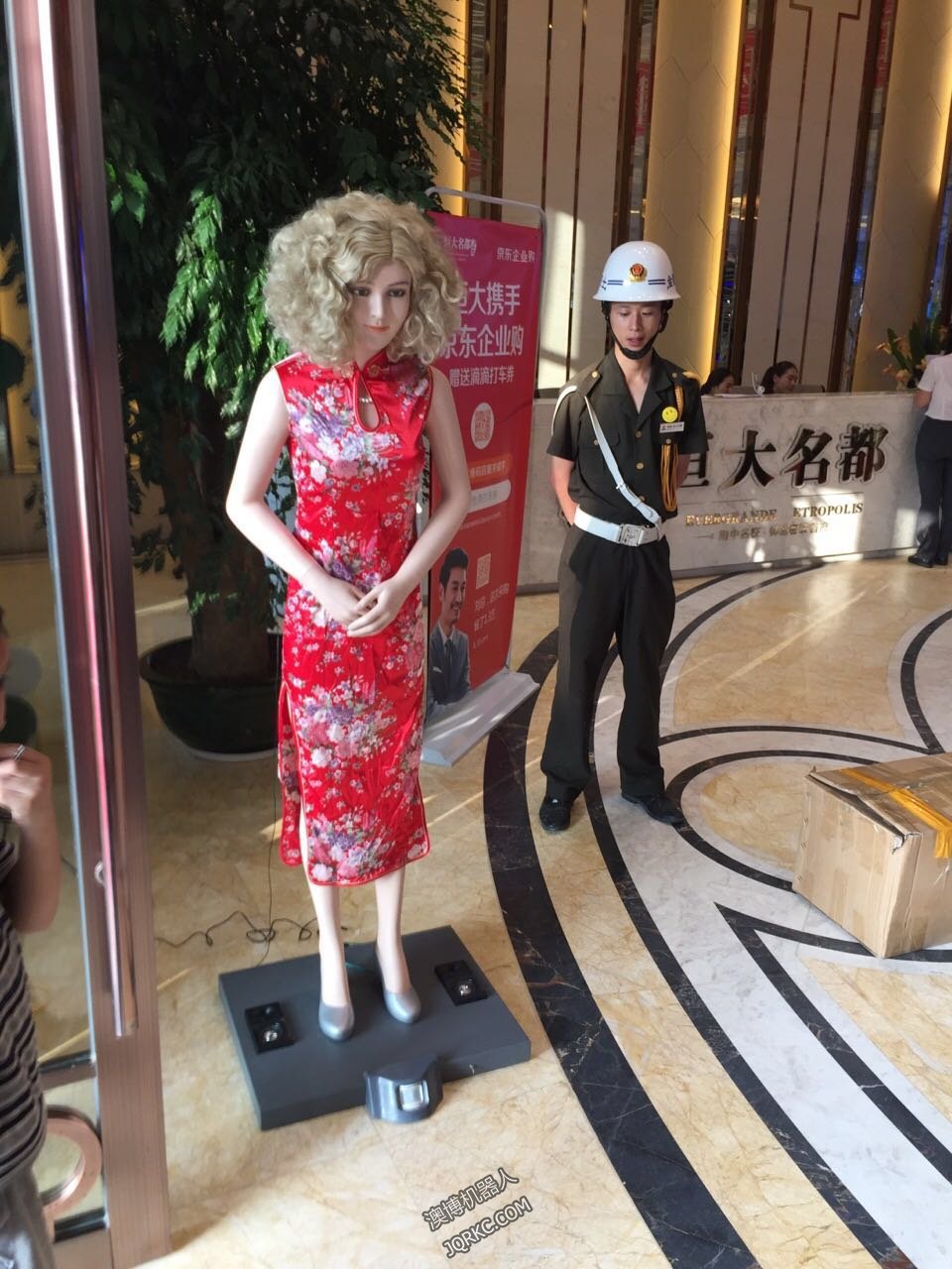 機(jī)器人取代普通工人？全是屁話